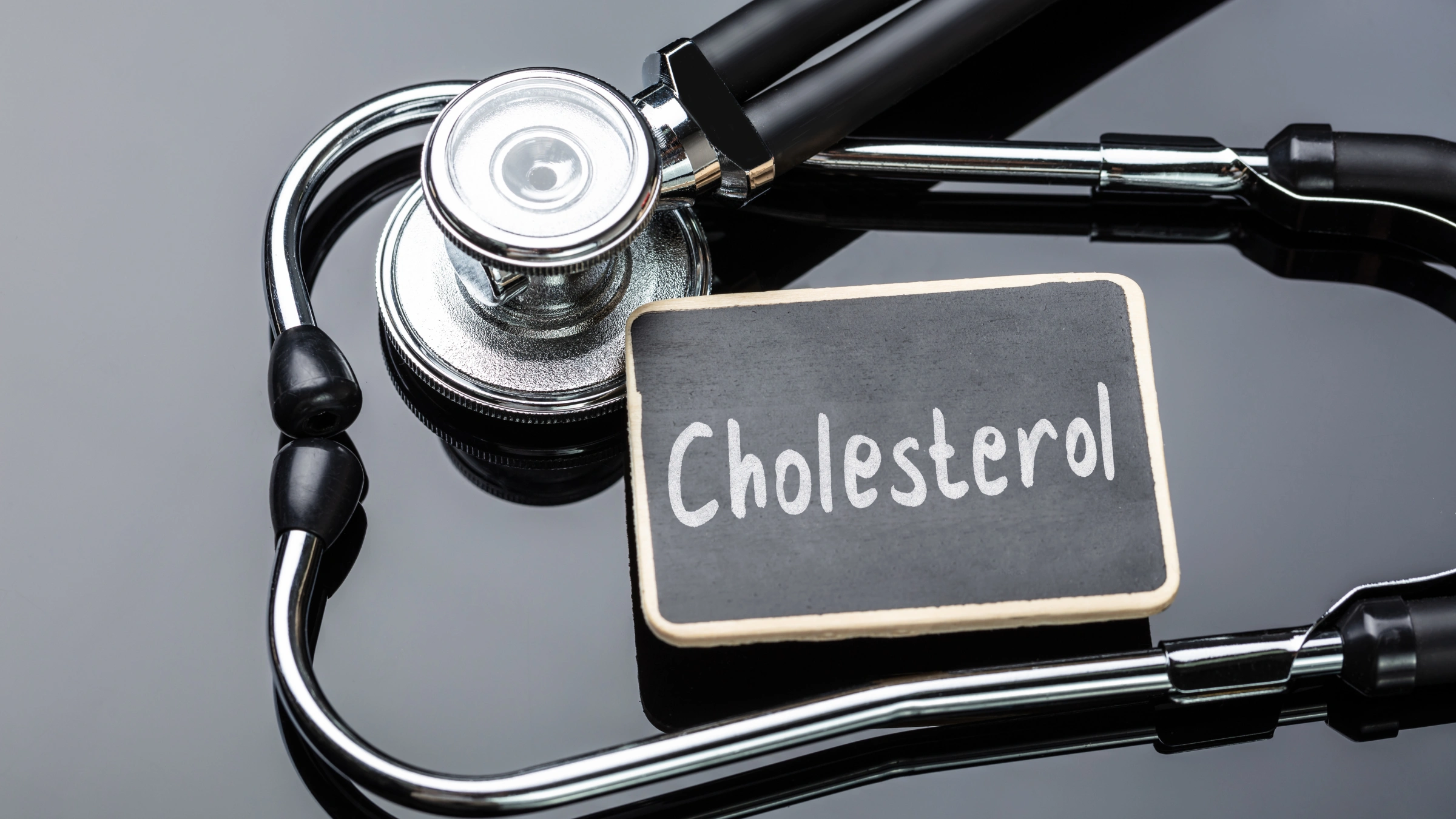 A stethoscope and tag saying cholesterol