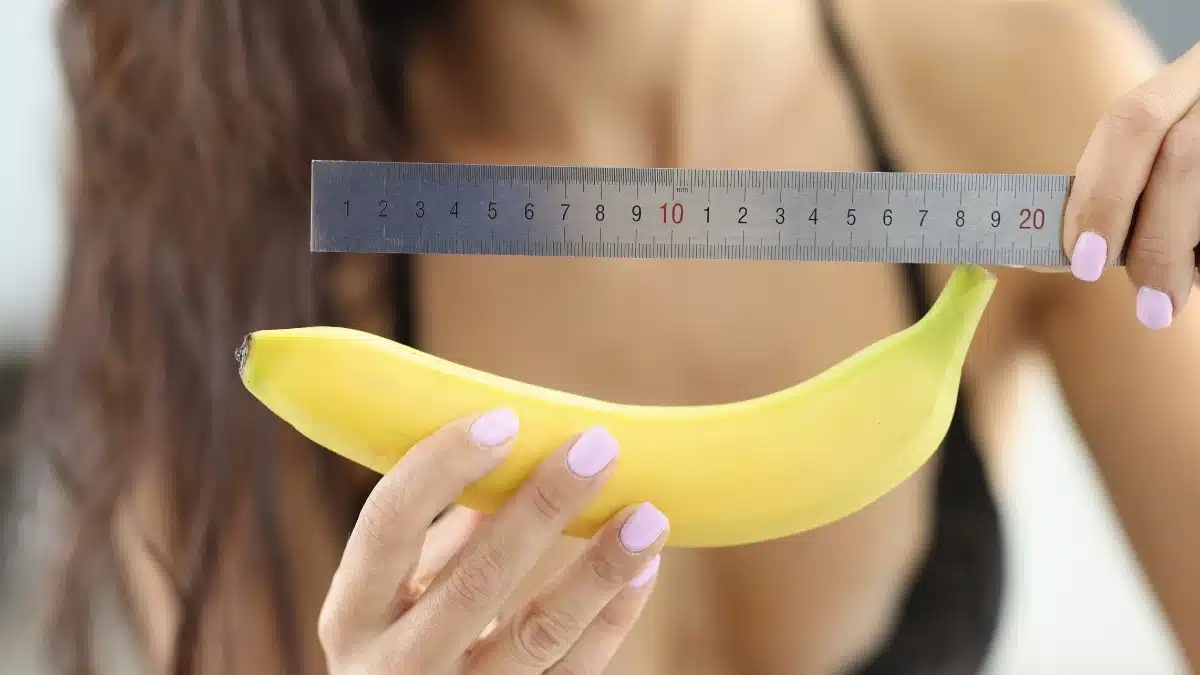 A woman checking the length of a banana and wondering How Long Does Kamagra Oral Jelly 100 mg Last?