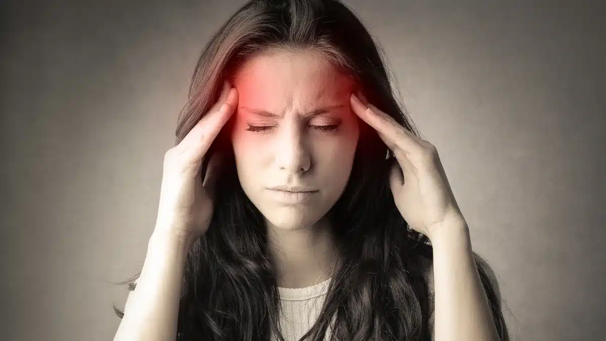 does glaucoma cause headaches