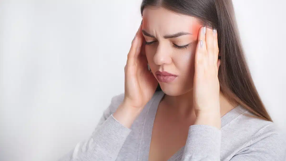 migraine eye pain