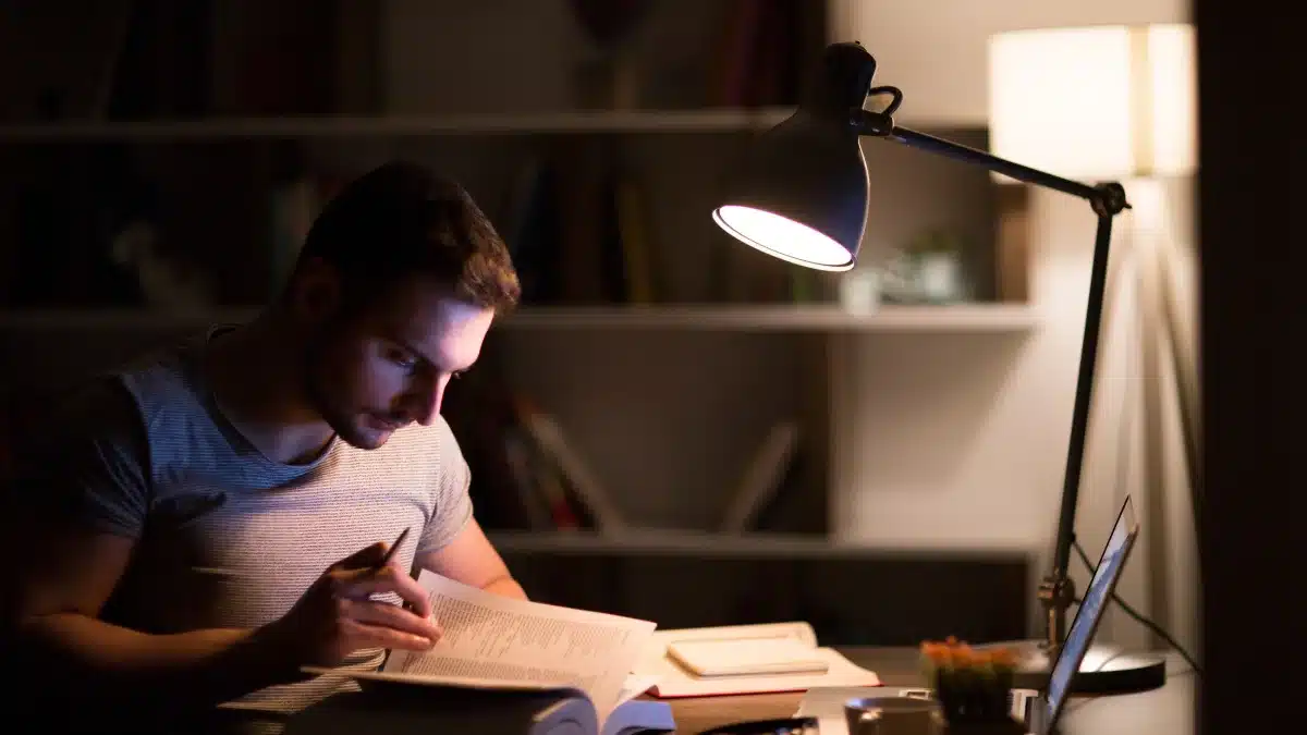 desk lamp reduce eye strain