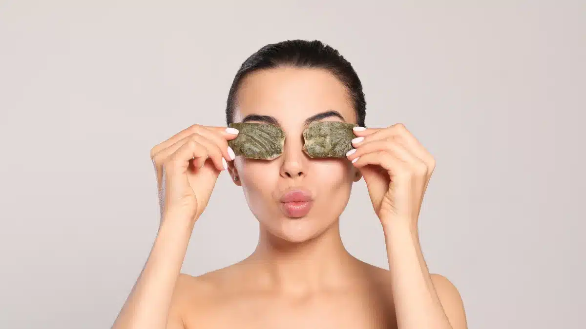do tea bags help puffy eyes