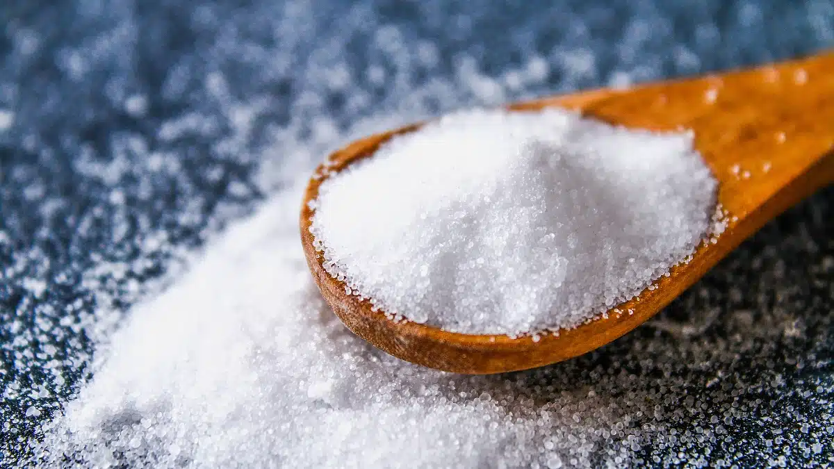 salt cause puffy eyes